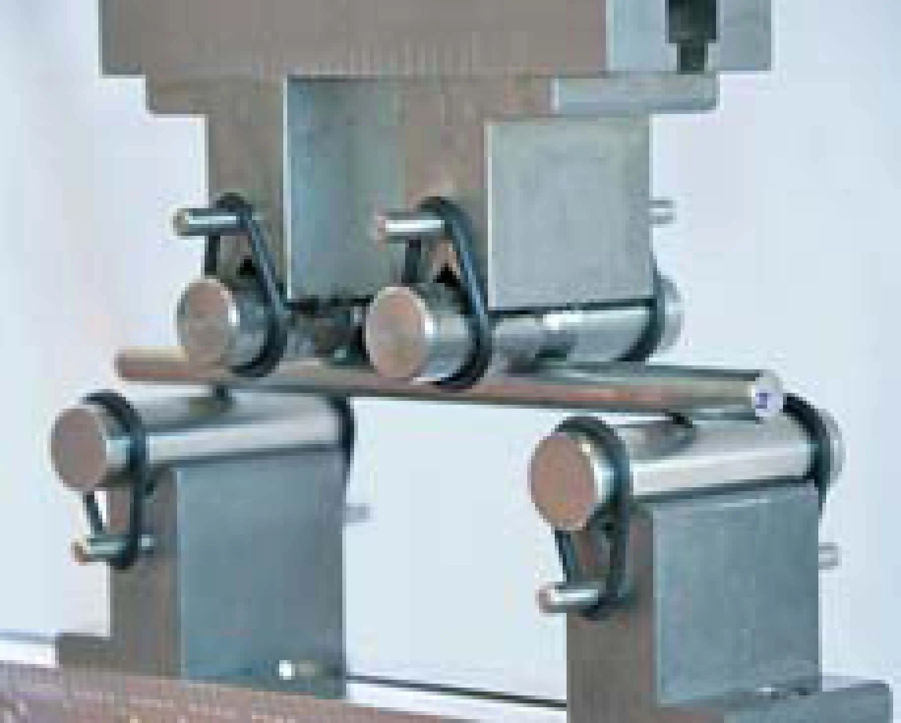 The image shows a  test setup for the fatigue testing of spines according to ASTM F2193